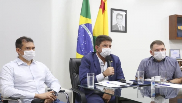 Gladson Cameli pede apoio do governo federal para solucionar crise migratória na fronteira Brasil-Peru